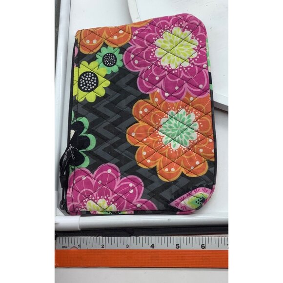 Vera Bradley Ziggy Zinnia Quilted Floral Zipper Pouch Wallet 6"x8.5" - Picture 3 of 5
